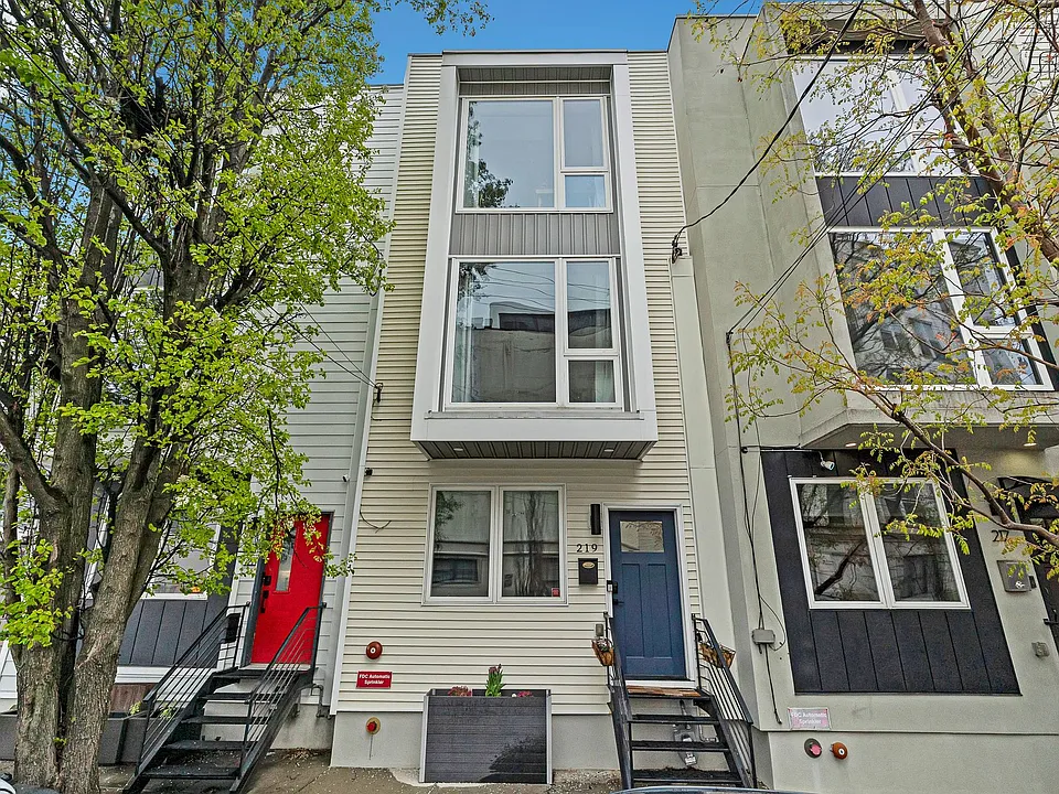 219 Green St