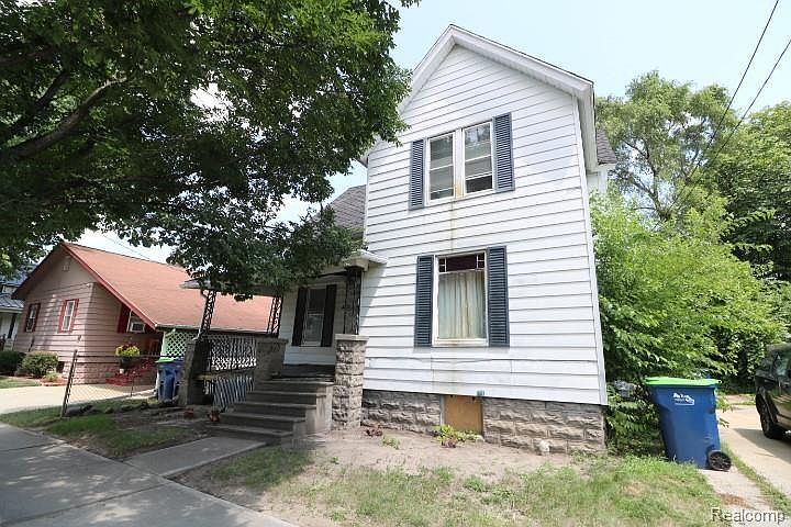 1st image of 1002 N Henry St