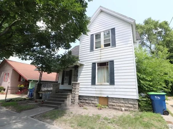 1002 N Henry St, Bay City, MI 48706