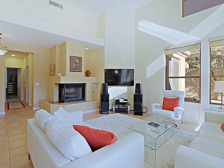 6803 E Eagle Feather Rd — Photo 8