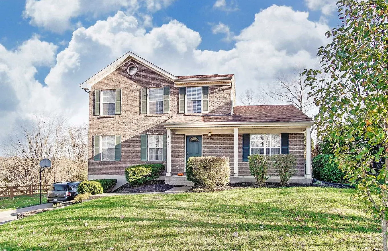 1305 Victory Ln photo 1