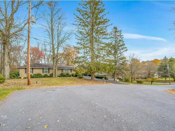 202 Relda Rd, Roaring Brook Twp, PA 18444