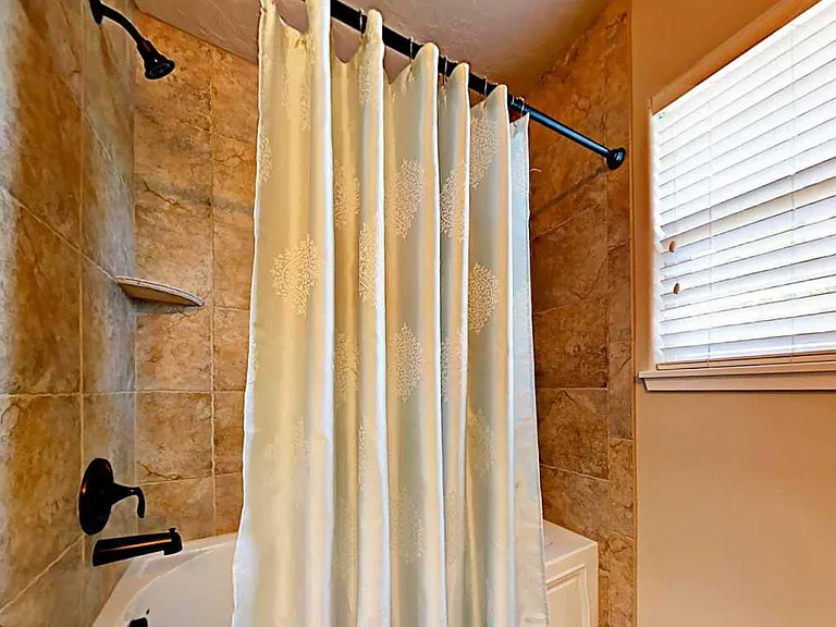 946 E Winding Creek Dr — Photo 20