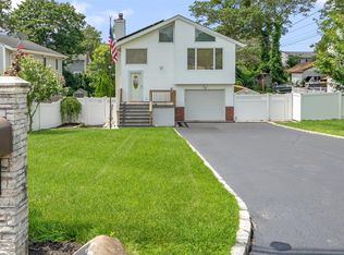 50 Hillside Rd, Farmingville, NY 11738