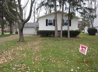 6037 Christman Dr, North Olmsted, OH 44070