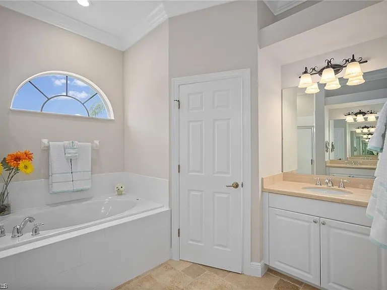 8884 Mustang Island Cir — Photo 24