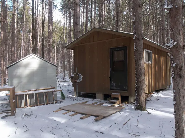 N3796 Fox Den Ct, Hancock, WI 54943