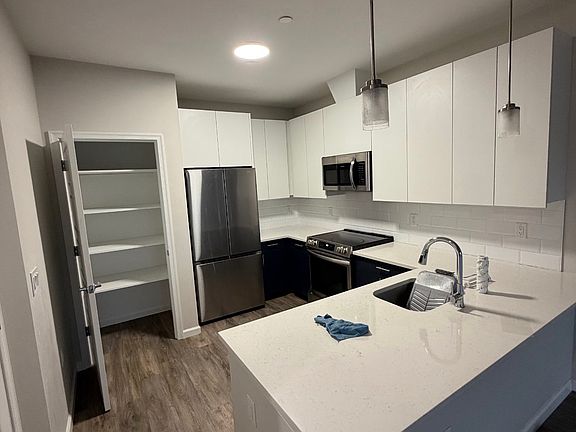 2nd image of 315 Lake St #401