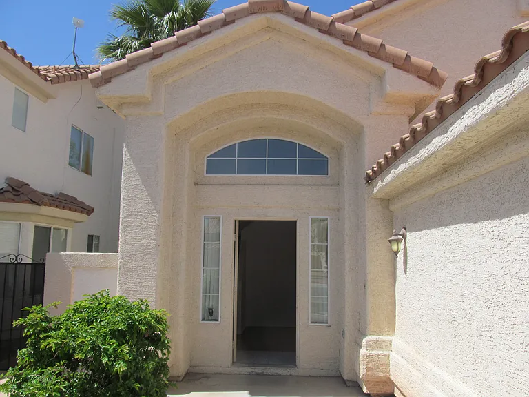 1413 Desert Hills Dr — Photo 3
