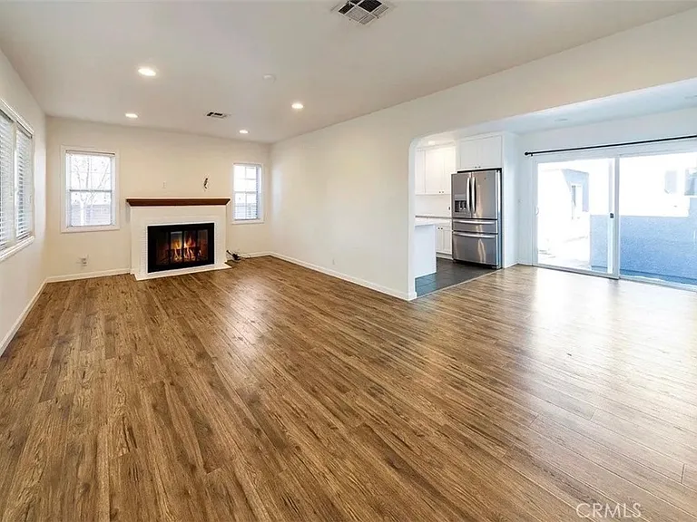 11613 Haynes St — Photo 1