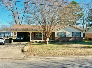 128 Magnolia Dr, Dyersburg, TN 38024