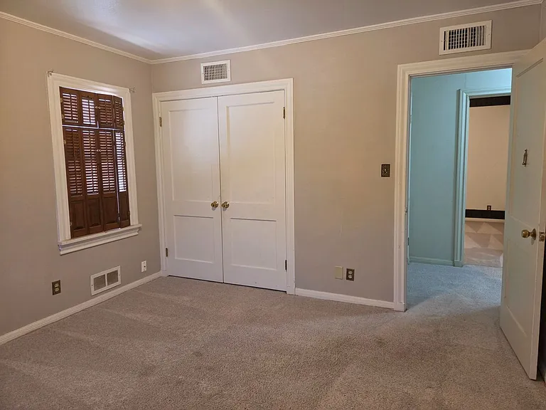 1107 S Yates St — Photo 17