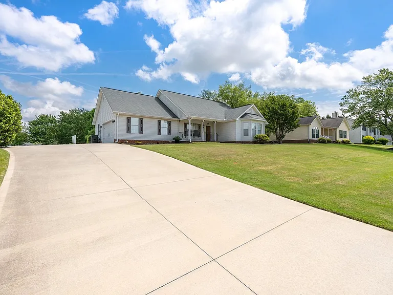 124 Cornelson Dr — Photo 3