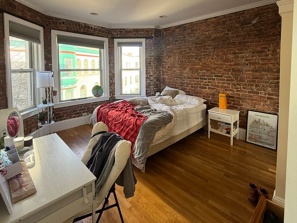 1st image of 40 Hemenway St #12