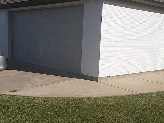 3rd image of 214 Crenshaw Dr