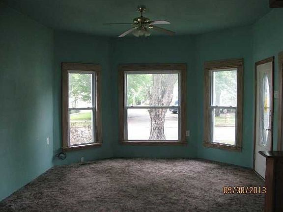 3rd image of 320 E Jefferson St