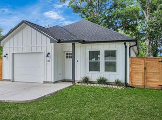 701 S Morgan St, Angleton, TX 77515
