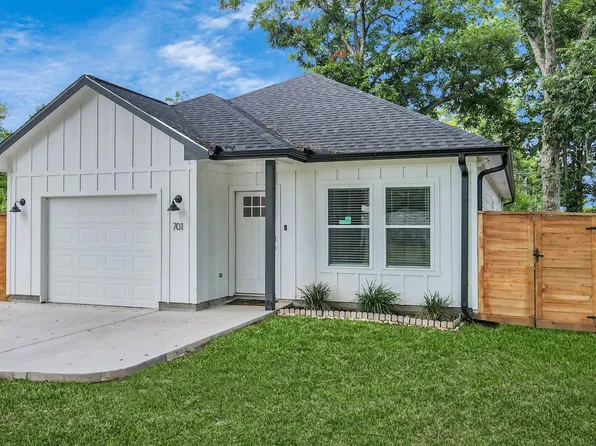 701 S Morgan St, Angleton, TX 77515