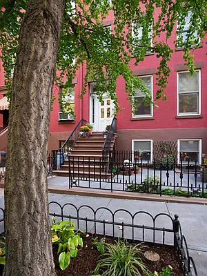 Sold by Sotheby's International Realty | media 4