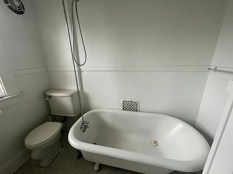 339 W 6th Ave — Photo 9