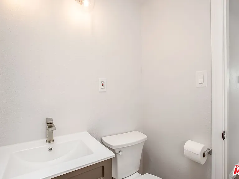 20644 Pacific Coast Hwy — Photo 29