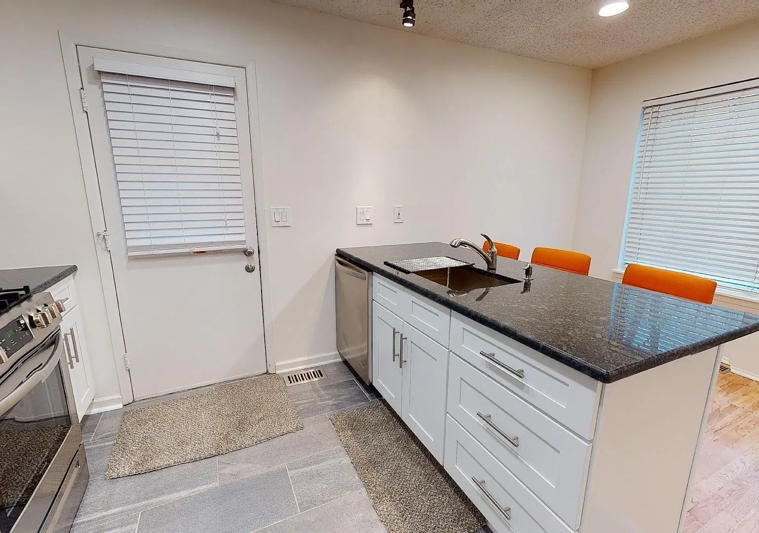 3 bed, 1.5 bath, 1529 sqft, $2,200 — Photo 3