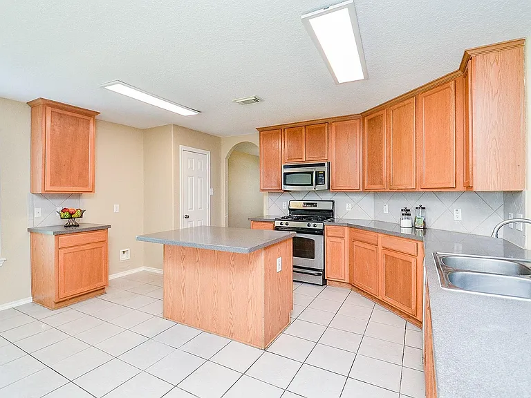 6419 Bennington Springs Dr — Photo 11