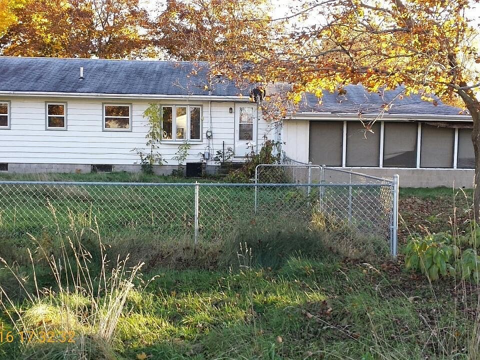 2nd image of 56690 Orchard Ln