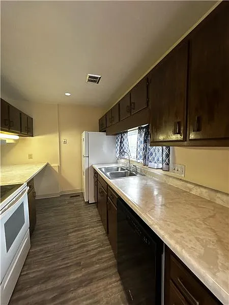 2 bed, 1.5 bath, $850 — Photo 4