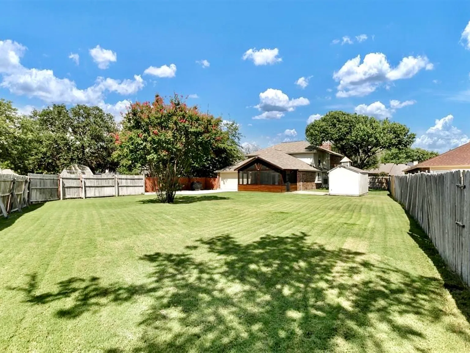 2090 Vista Dr — Photo 3