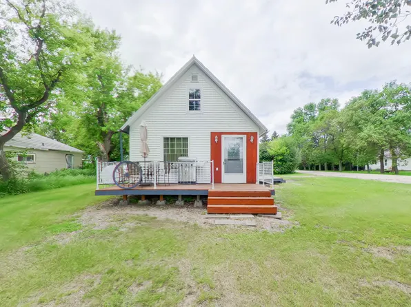 81 4th Ave E, Makoti, ND 58756