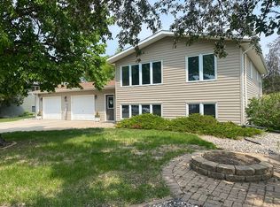 1632 7th St N, Wahpeton, ND 58075