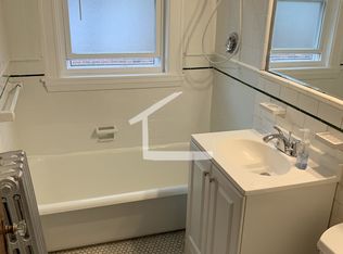 18 Lenglen Rd #2R, Newton, MA 02458