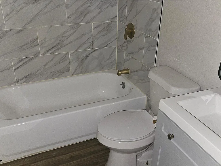 2415 Perry St — Photo 16