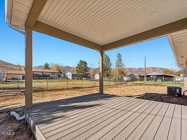 3 bed, 2080 sqft, $3,300 — Photo 4