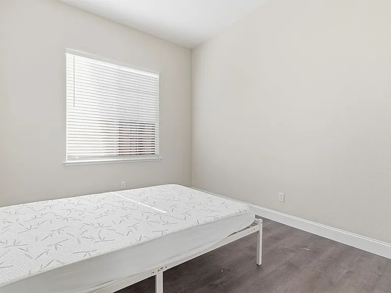 1067 Somersby Way — Photo 32