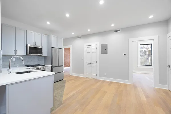 Rented by LEVEN Real Estate | media 2