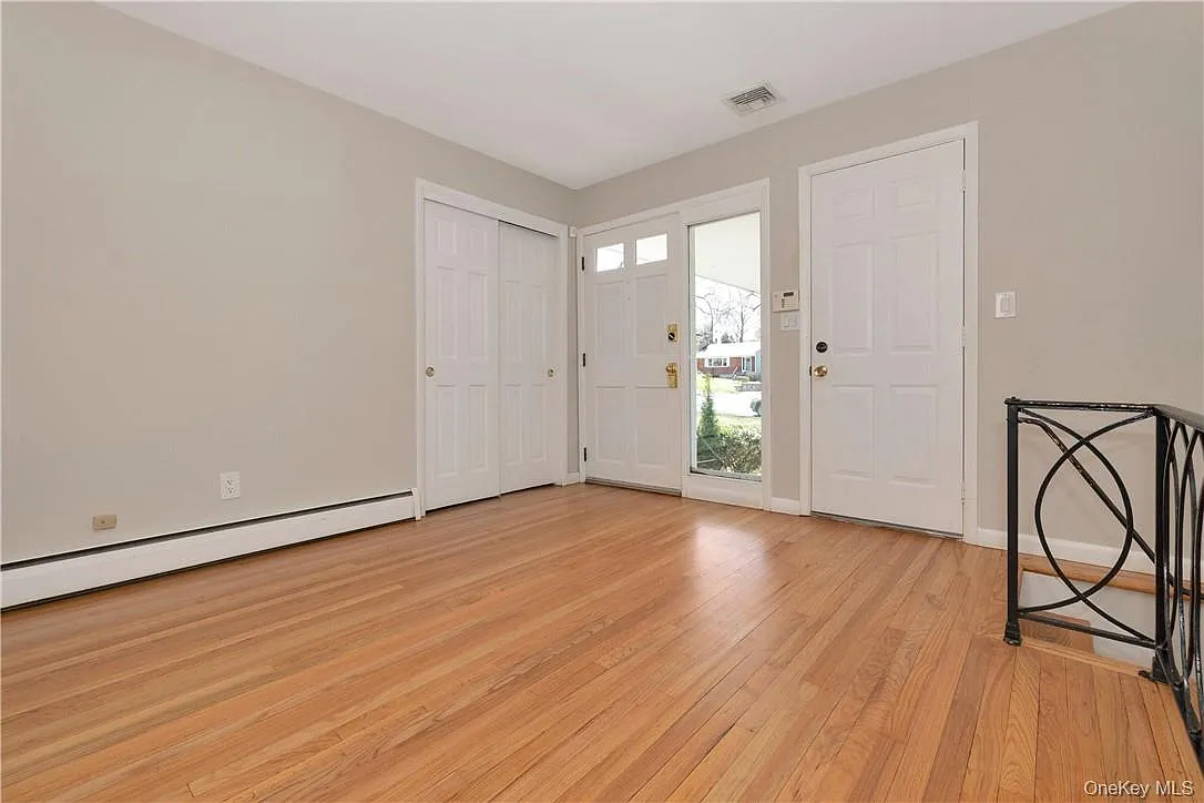 4 bed, 3.0 bath, 2034 sqft, $10,500 — Photo 2