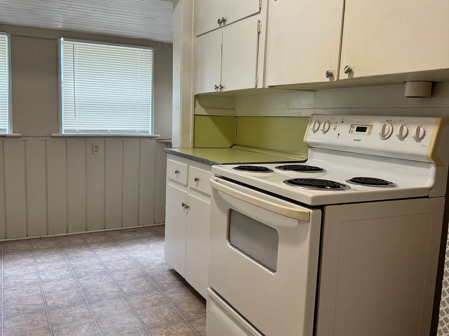 1004 S Market St — Photo 2