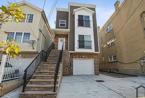 531 Livingston St #B Photo 1