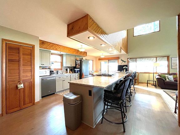 4th image of 536 E Eagle Lake Dr