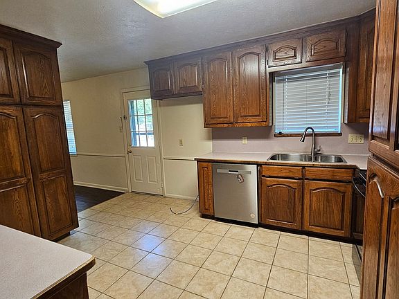 2nd image of 321 Patricia Ln