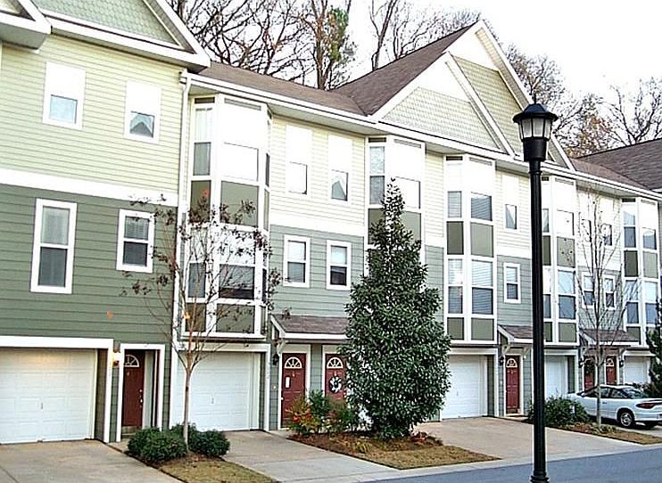 Beautiful 1BR/1.5BA  3 Story Victorian Style Town Home Intown Living