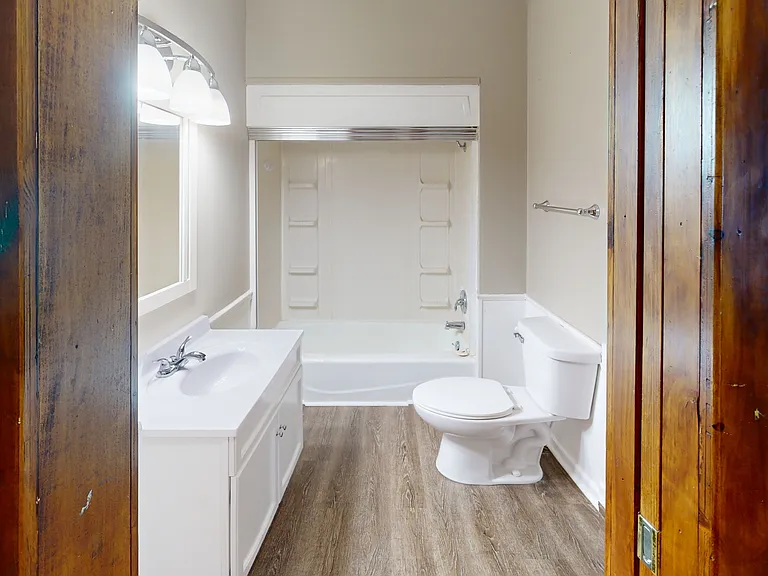 517 Squires Ave — Photo 8