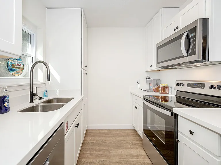 114 Ethel Cir #8 — Photo 16