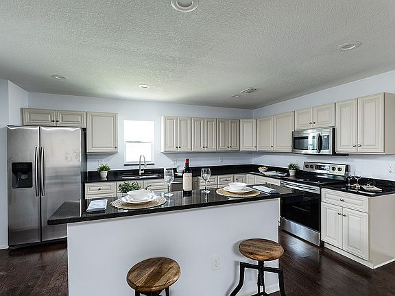 3rd image of 4610 Bayshore Blvd NE