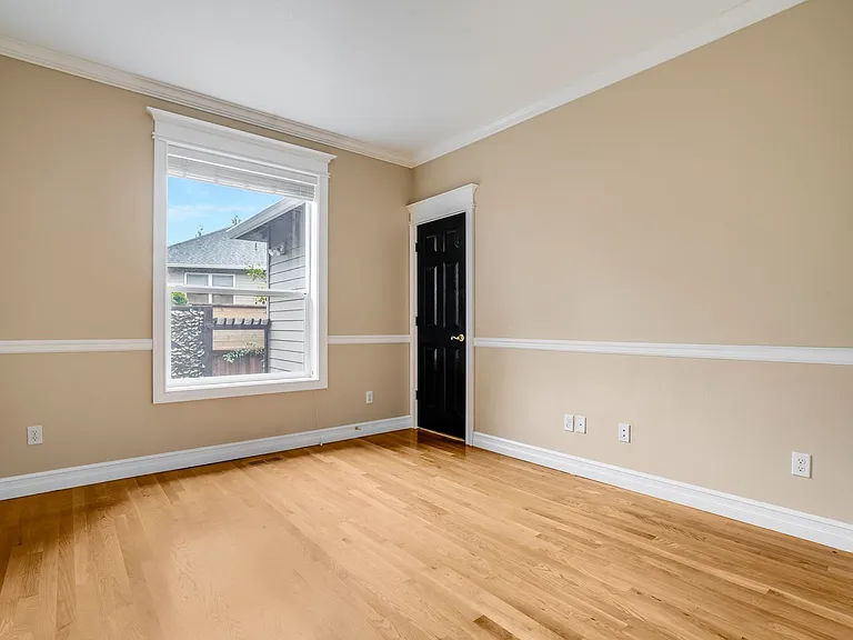 9990 NW Ash St — Photo 6