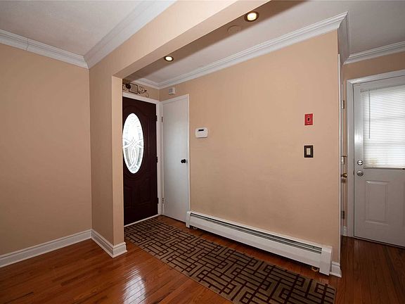4th image of 105 W Lake Dr