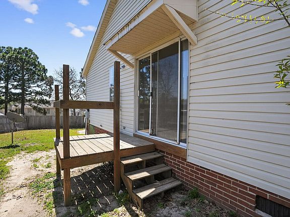 5th image of 324 Trowbridge Rd