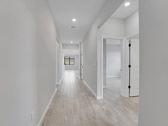 4th image of 845 SE Courances Dr